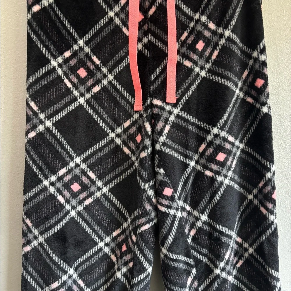 Women's Plaid Pajama Pants in Black and Pink